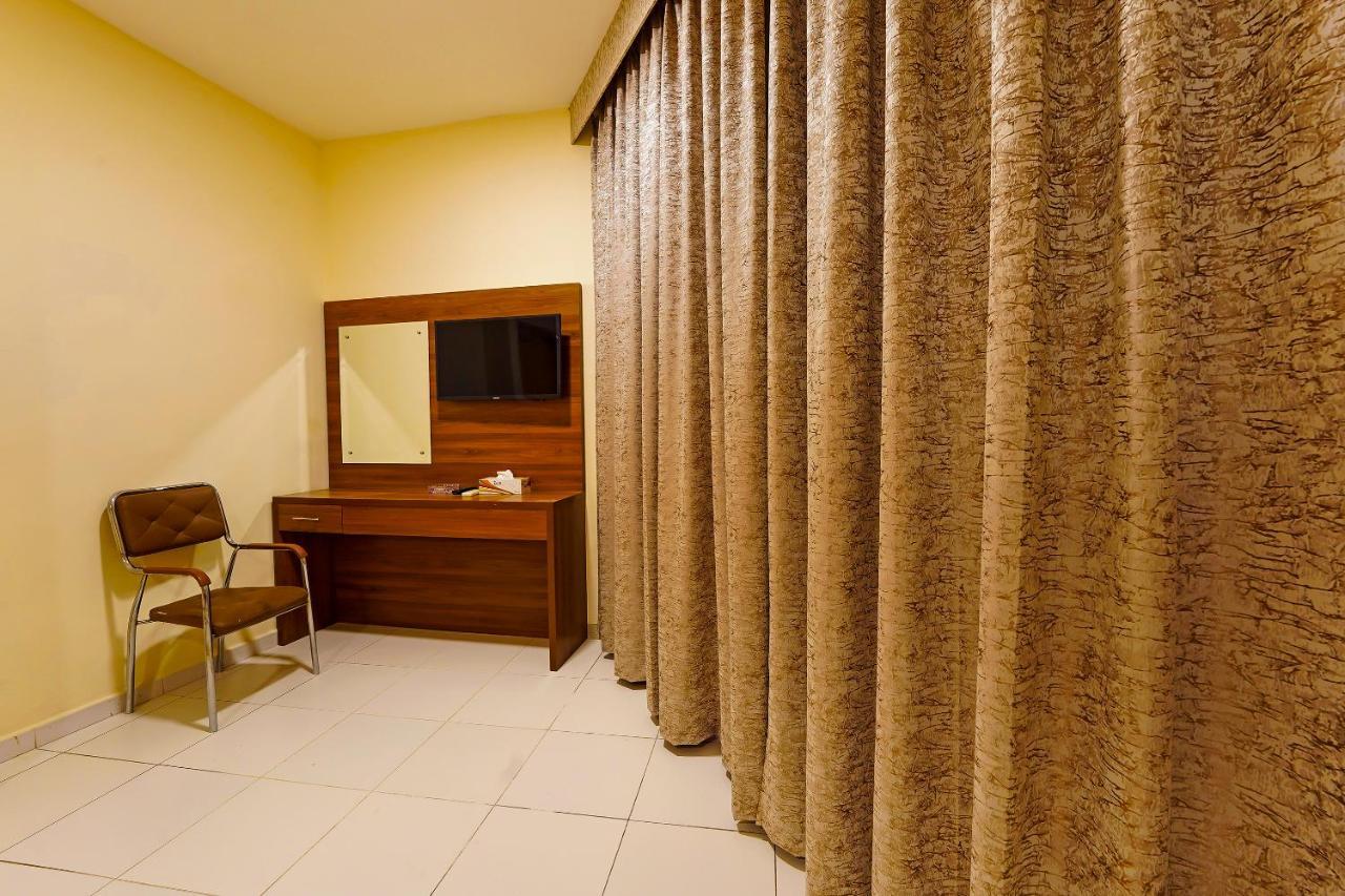 Oyo 925 Emirates Hotel 두바이 외부 사진